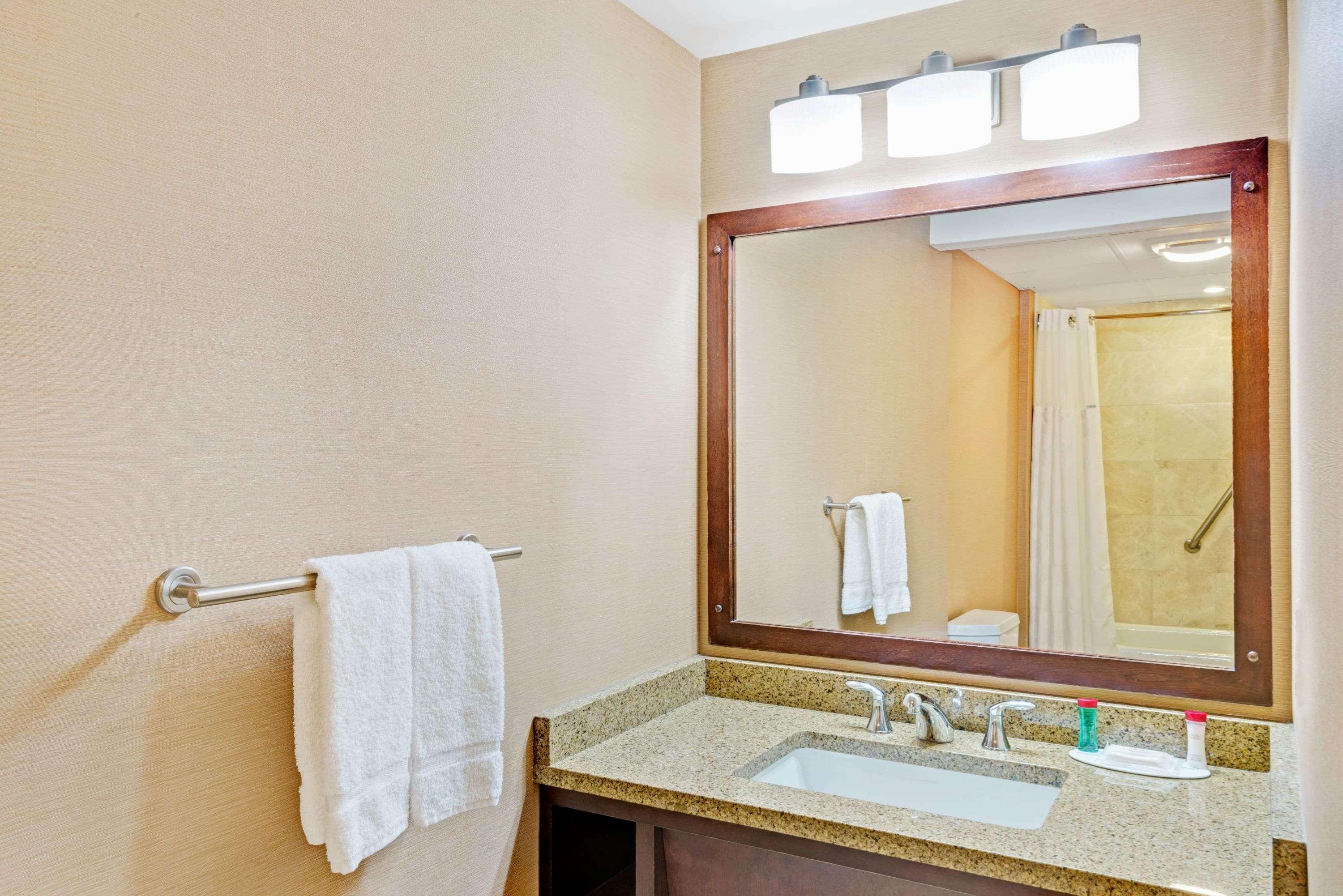 Ramada by Wyndham Seekonk Providence Area Bagian luar foto