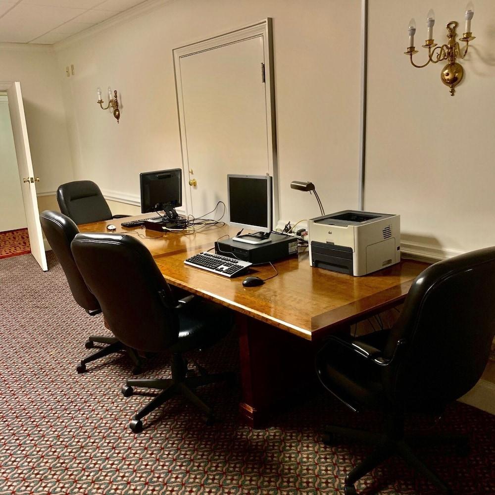 Ramada by Wyndham Seekonk Providence Area Bagian luar foto
