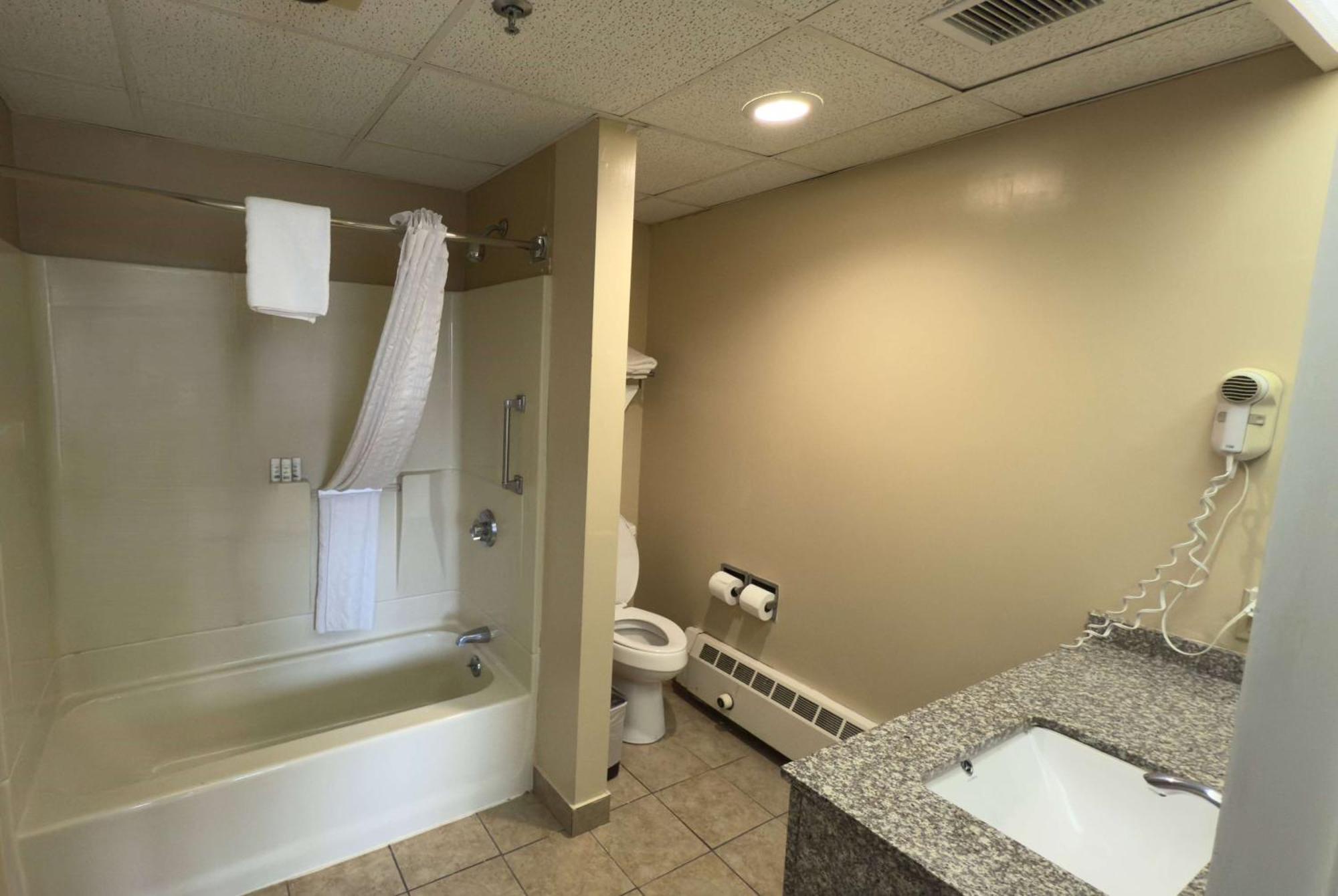 Ramada by Wyndham Seekonk Providence Area Bagian luar foto