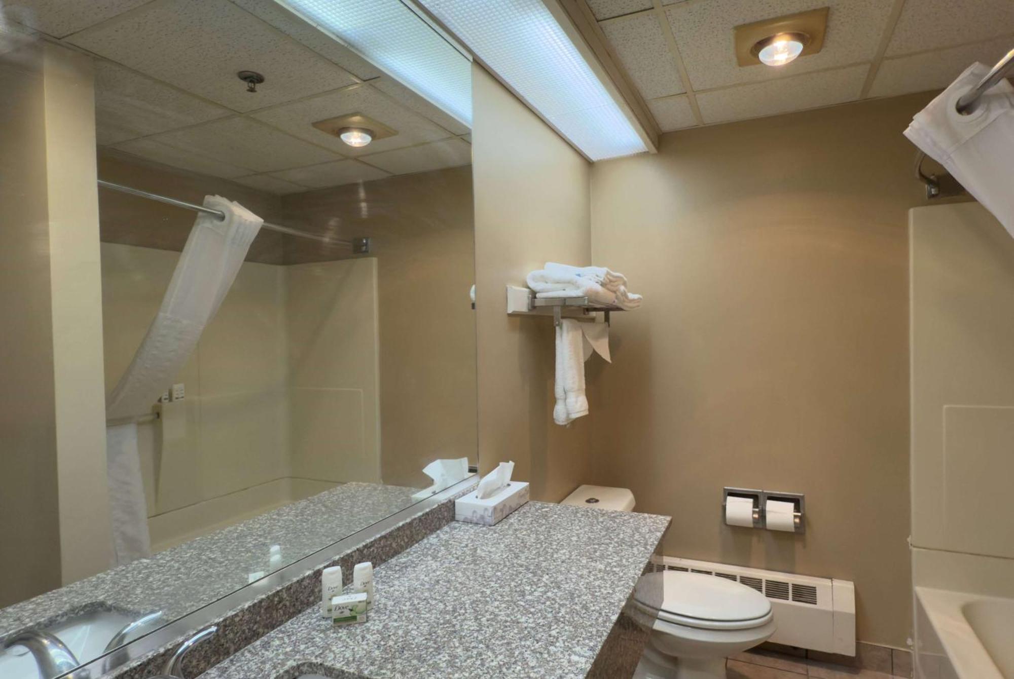 Ramada by Wyndham Seekonk Providence Area Bagian luar foto