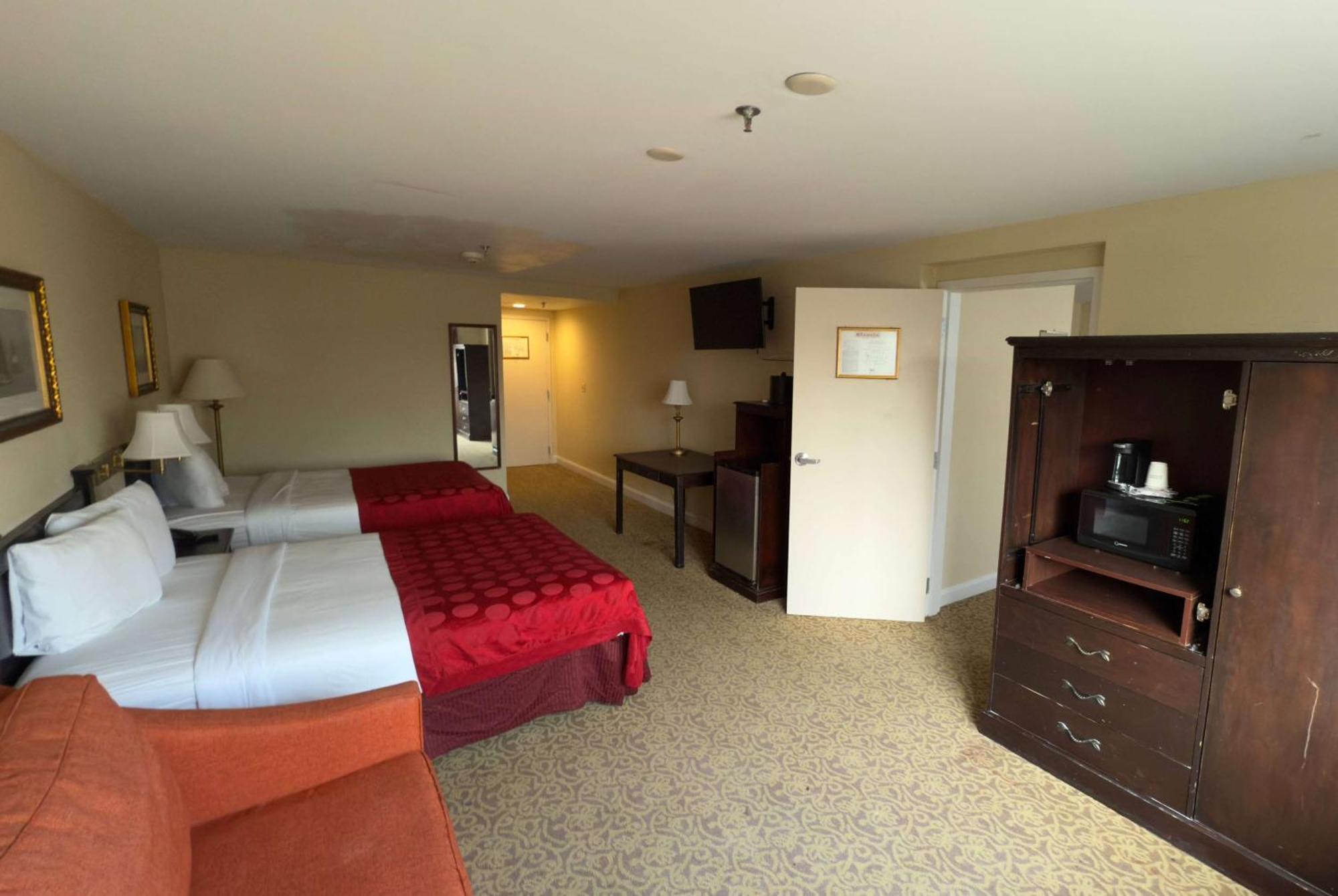 Ramada by Wyndham Seekonk Providence Area Bagian luar foto