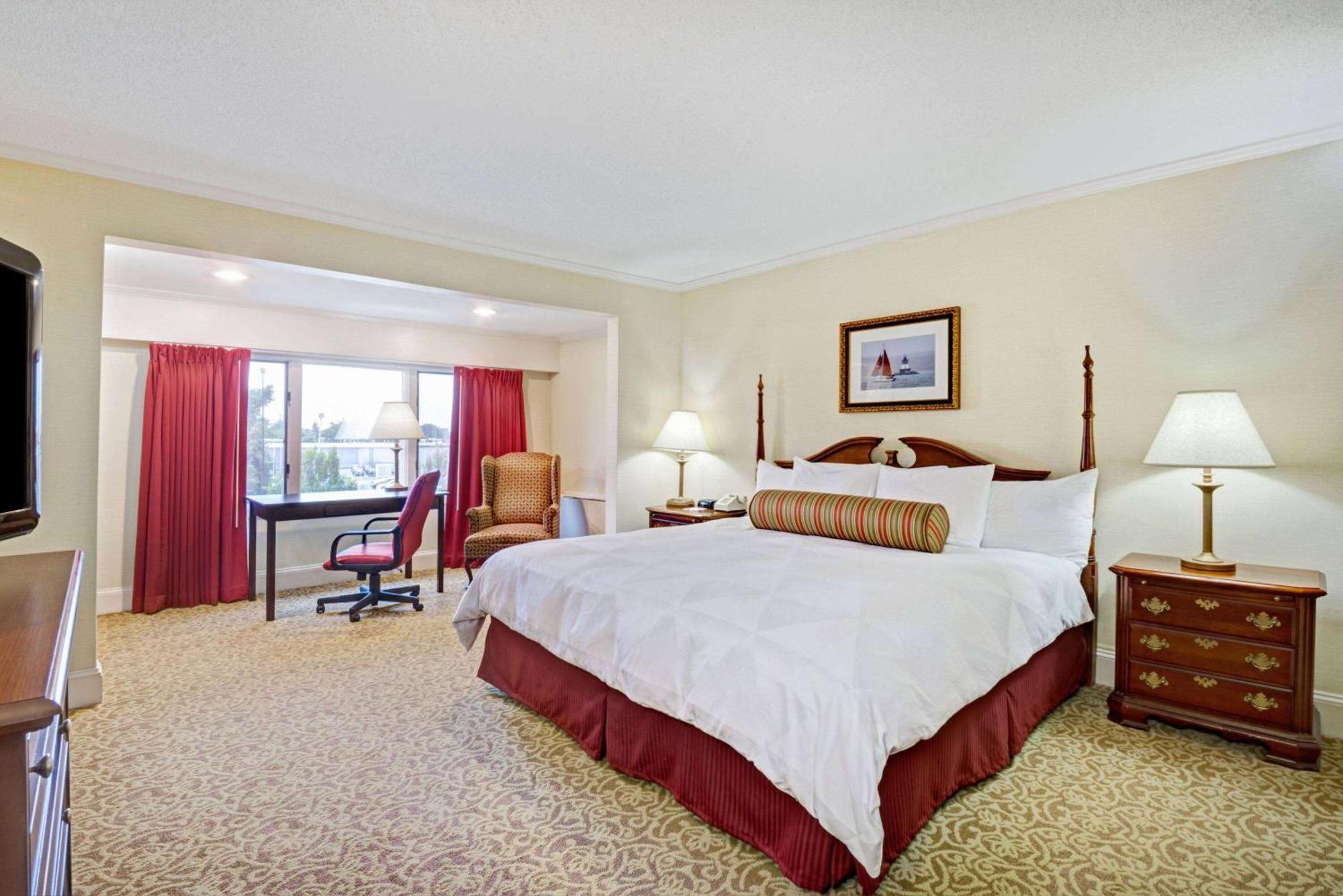 Ramada by Wyndham Seekonk Providence Area Bagian luar foto