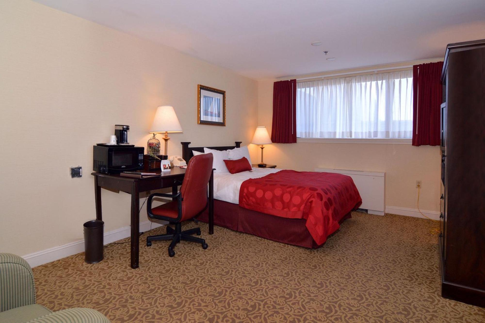 Ramada by Wyndham Seekonk Providence Area Bagian luar foto