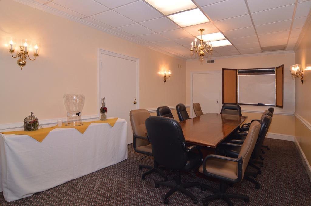 Ramada by Wyndham Seekonk Providence Area Bagian luar foto