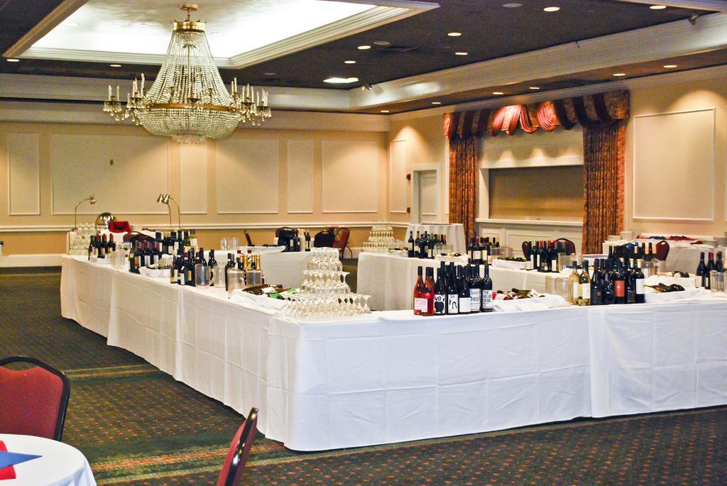 Ramada by Wyndham Seekonk Providence Area Bagian luar foto