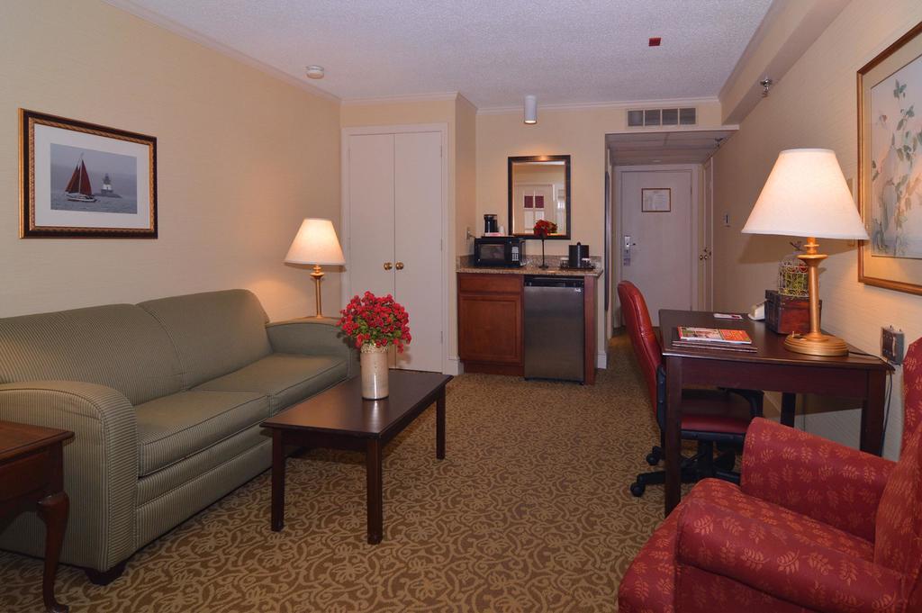 Ramada by Wyndham Seekonk Providence Area Bagian luar foto