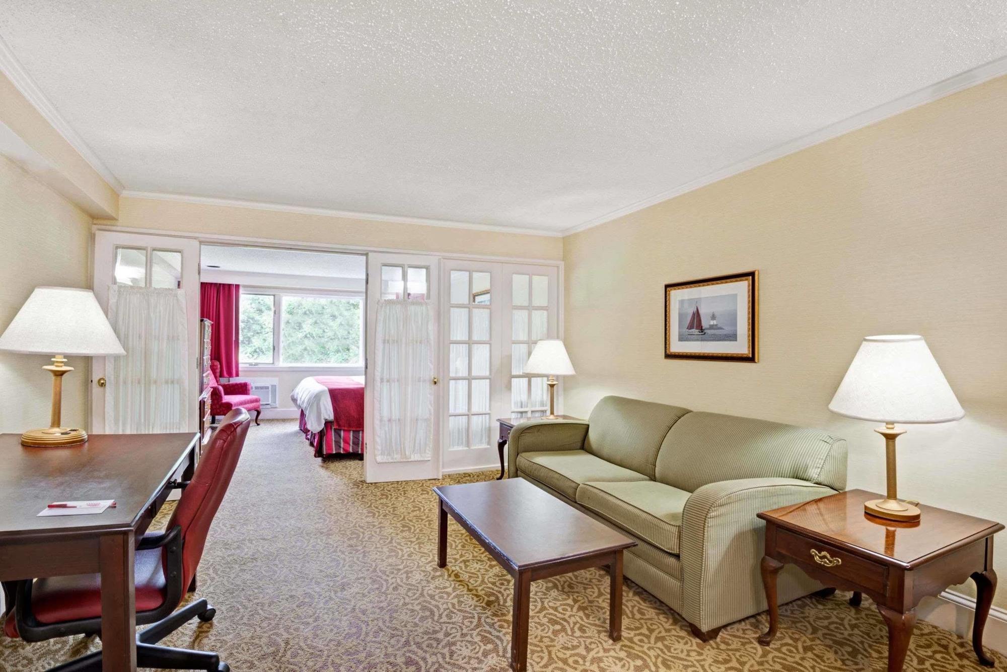 Ramada by Wyndham Seekonk Providence Area Bagian luar foto