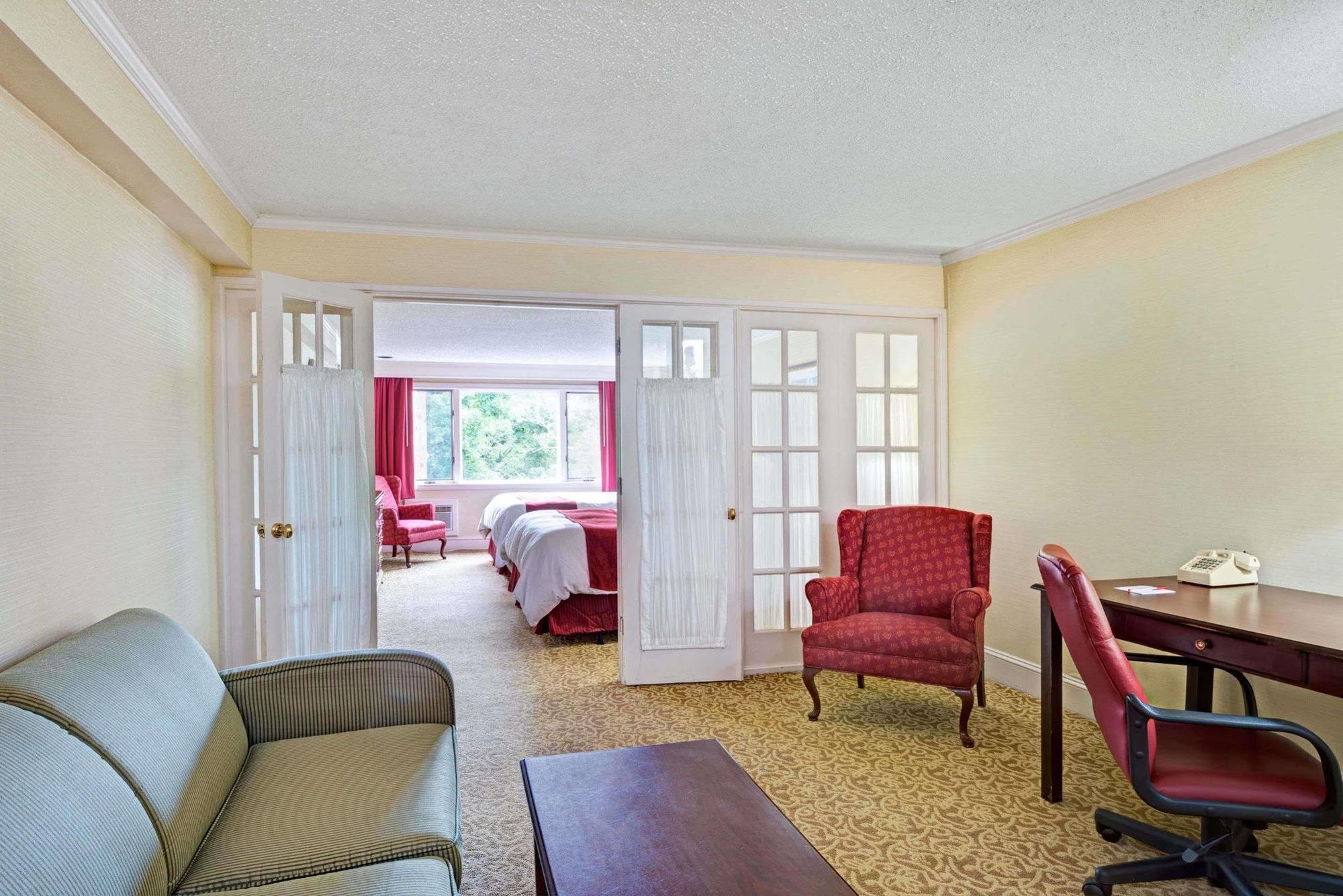 Ramada by Wyndham Seekonk Providence Area Bagian luar foto